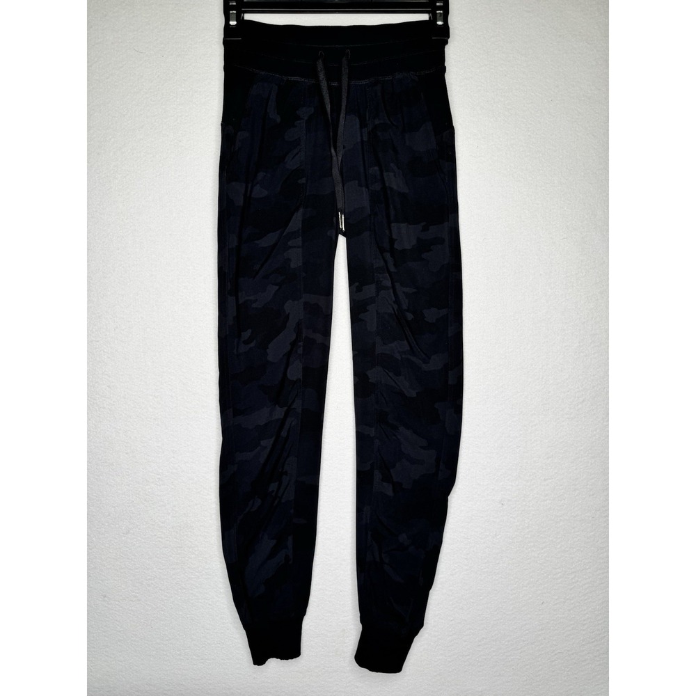 Size 0 Lululemon Black Tonal Camo Jogger Pants Drawstring Ribbed Cuffs